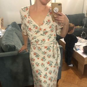 Flowy floral wrap dress- perf pregnant or bloated